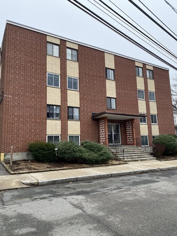 1 bed, 1 bath apartment for rent at 44 Maple St Unit 303, Hyde Park — photo 17 of 20