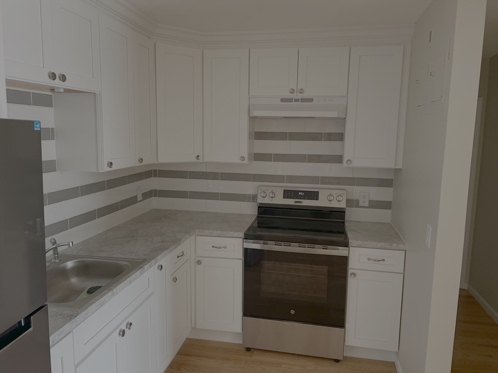1 bed, 1 bath apartment for rent at 44 Maple St Unit 303, Hyde Park — photo 5 of 20