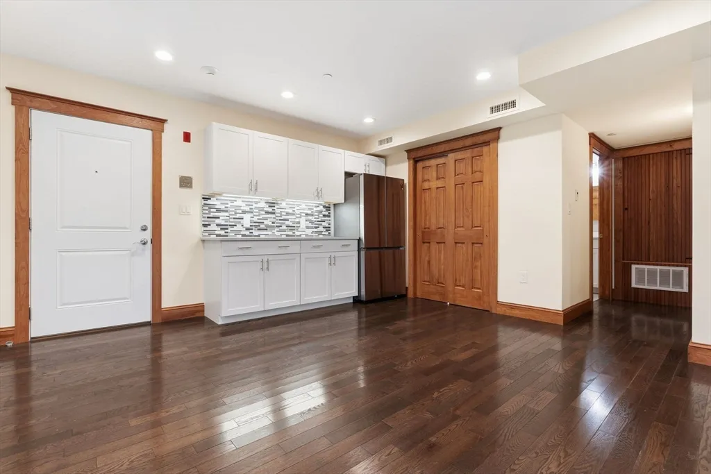 1 bed, 1 bath apartment for rent at 44 Maple St Unit 7, Danvers Center — photo 8 of 19