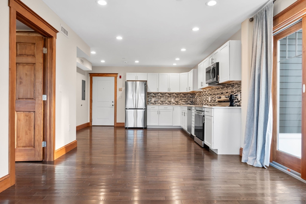 1 bed, 1 bath apartment for rent at 44 Maple St Unit 8, Danvers — photo 8 of 24