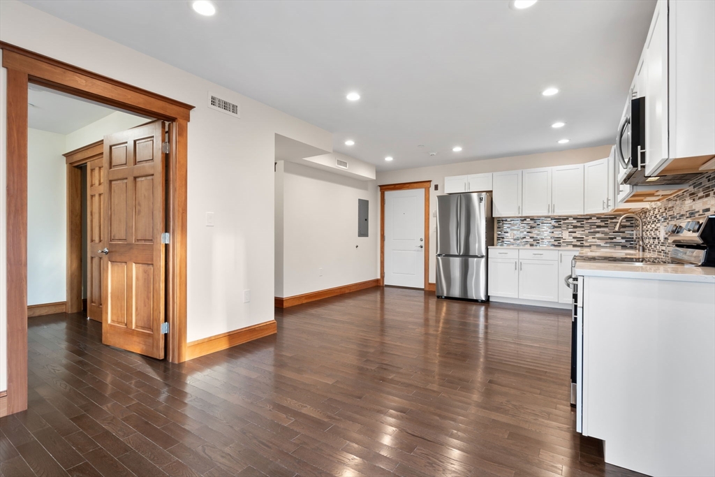 1 bed, 1 bath apartment for rent at 44 Maple St Unit 8, Danvers — photo 10 of 24