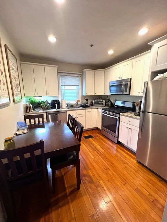 3 bed, 1 bath apartment for rent at 44 Marine Unit 1, Boston — photo 6 of 7