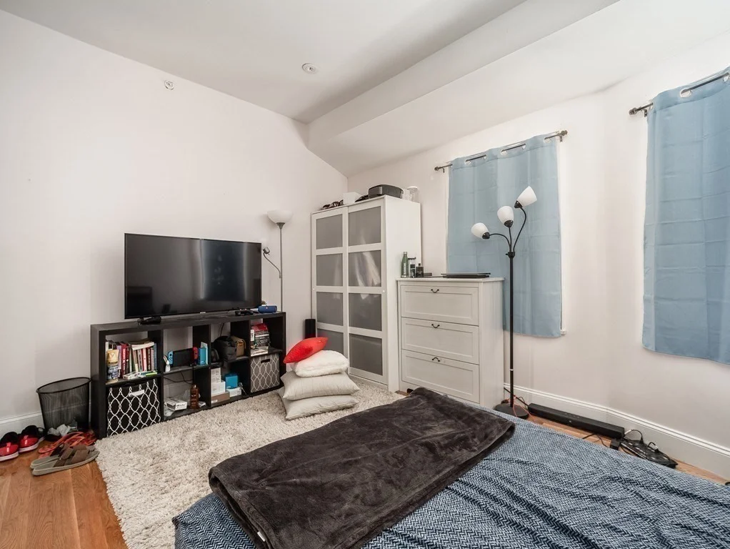 5 bed, 3 bath apartment for rent at 44 Mozart St Unit 1, Jamaica Plain — photo 9 of 16