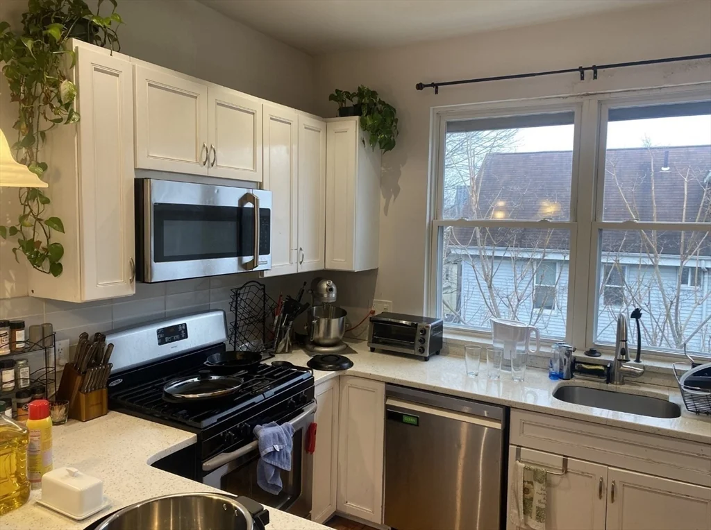 5 bed, 3 bath apartment for rent at 44 Mozart St Unit 3, Jamaica Plain — photo 3 of 15