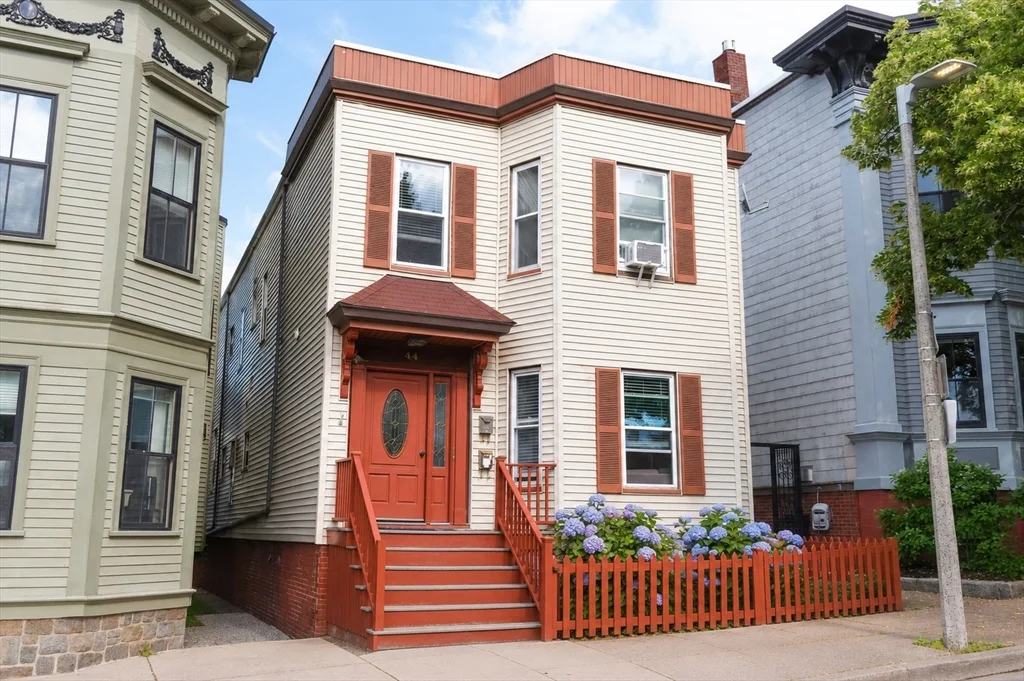 3 bed, 1 bath apartment for rent at 44 N St Unit 1, South Boston — photo 1 of 15