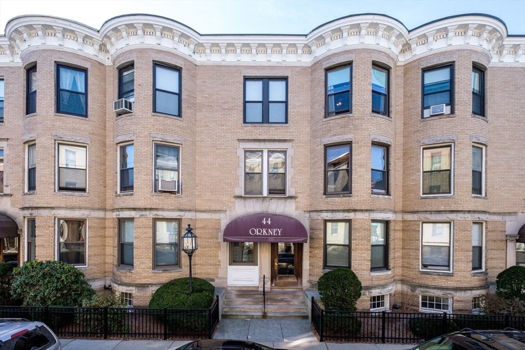 2 bed, 1 bath apartment for rent at 44 Orkney Rd Unit 3, Brighton — photo 1 of 10