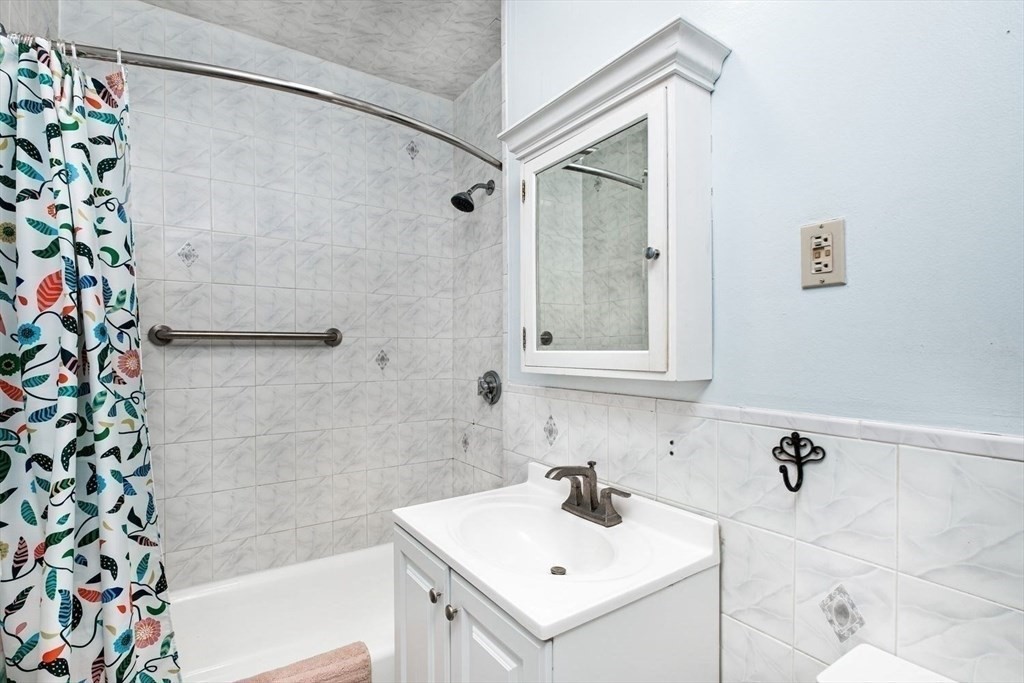 2 bed, 1 bath apartment for rent at 44 Orkney Rd Unit 3, Brighton — photo 9 of 10