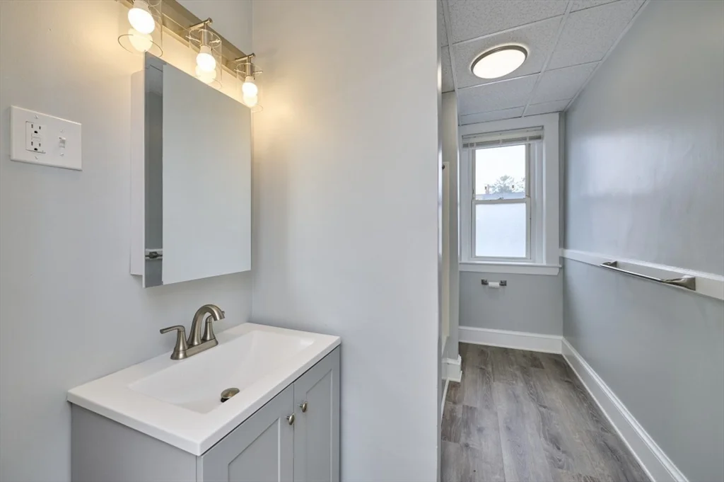 3 bed, 1 bath apartment for rent at 44 Park St Unit 3, Salem — photo 11 of 15