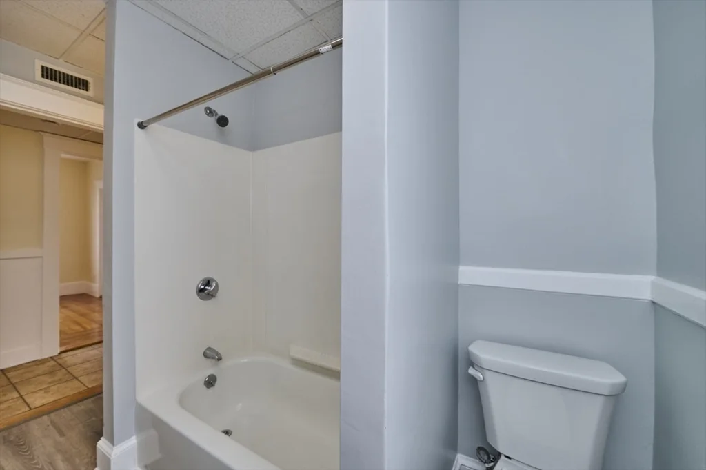 3 bed, 1 bath apartment for rent at 44 Park St Unit 3, Salem — photo 10 of 15