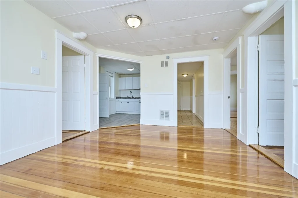 3 bed, 1 bath apartment for rent at 44 Park St Unit 4, Salem — photo 1 of 11