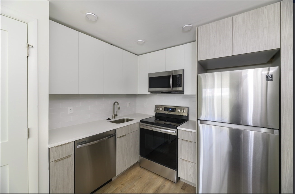 2 bed, 1 bath apartment for rent at 44 Parker Hill Ave Unit 4, Mission Hill