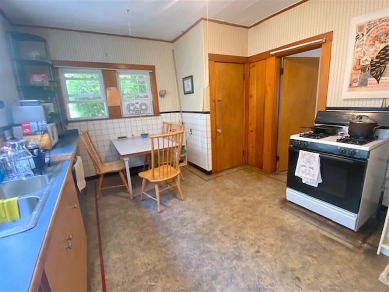 3 bed, 1 bath apartment for rent at 44 Paulina St Unit 1, Teele Square — photo 3 of 19
