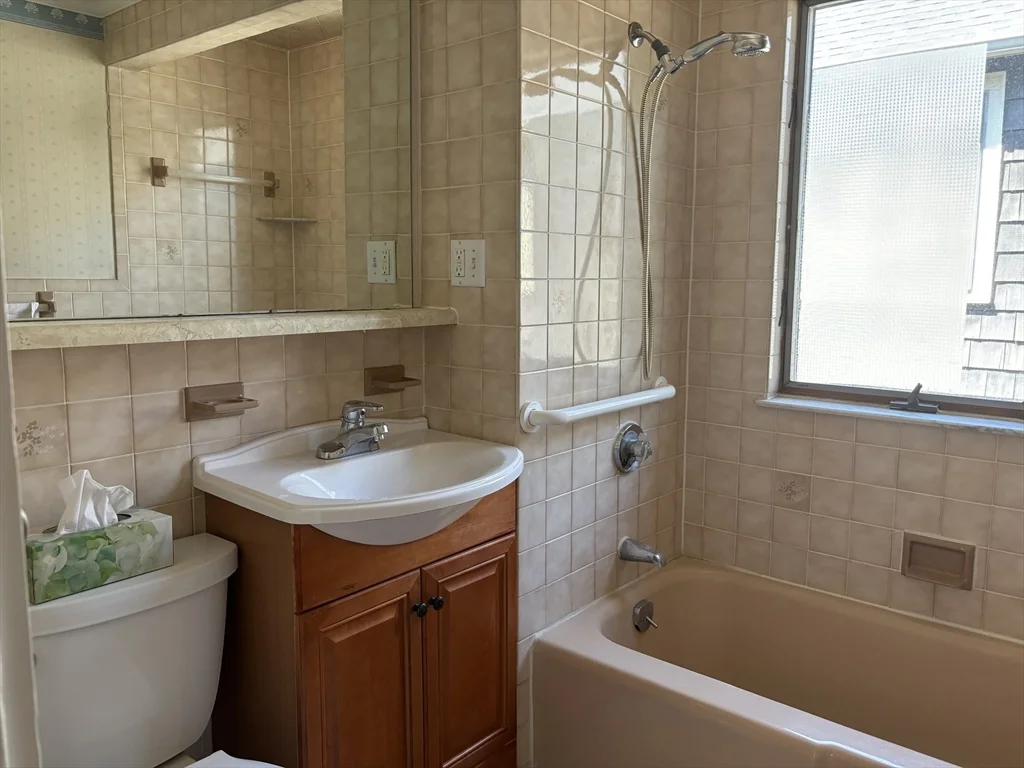 2 bed, 1 bath apartment for rent at 44 Peirce St Unit 2, Arlington — photo 7 of 8