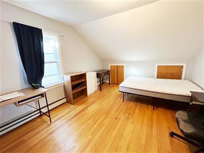 5 bed, 2 bath apartment for rent at 44 Plymouth St Unit 2, Wellington-Harrington — photo 7 of 8