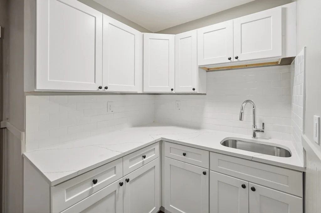 2 bed, 1 bath apartment for rent at 44 Pratt St Unit 3L, Fitchburg — photo 3 of 18