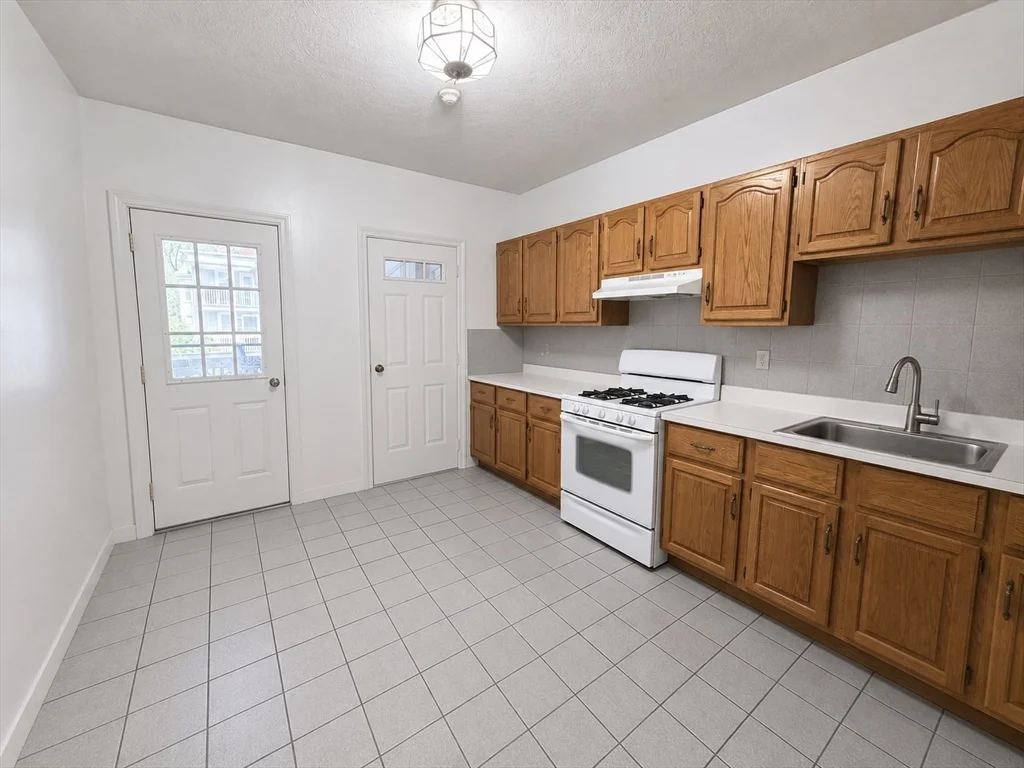 2 bed, 1 bath apartment for rent at 44 Prescott St Unit B, Prospect Hill — photo 2 of 14