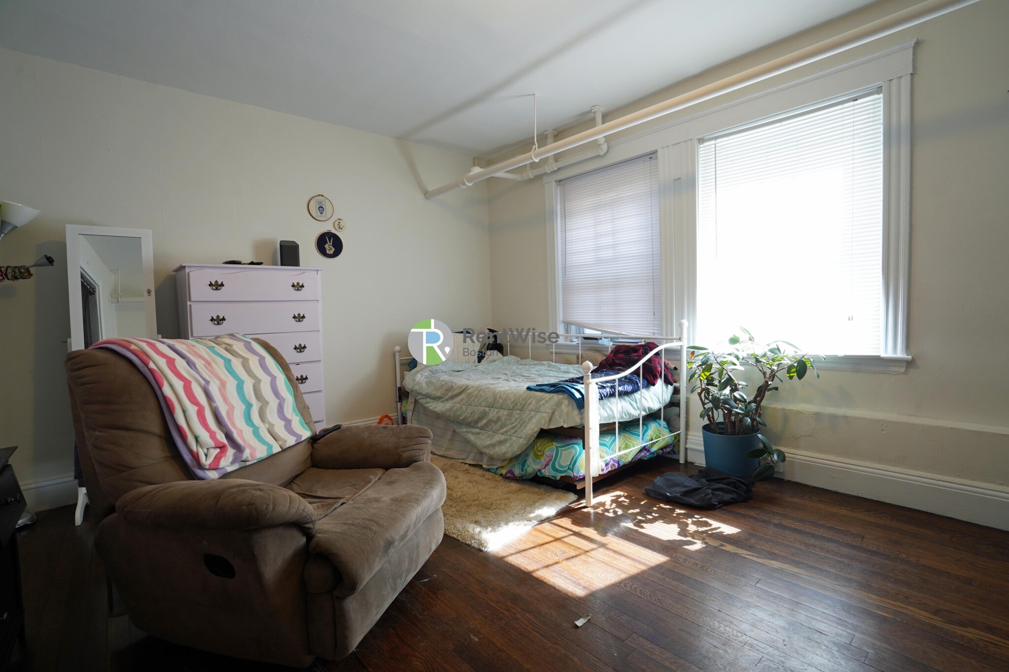 1 bed, 1 bath apartment for rent at 44 Quint Ave Unit B, Brighton — photo 4 of 18