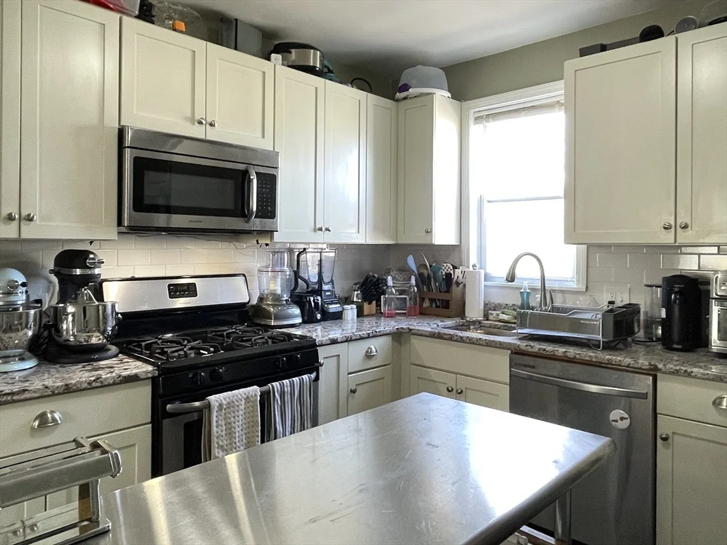 3 bed, 1 bath apartment for rent at 44 Radcliff Rd Unit 3, Somerville — photo 17 of 28