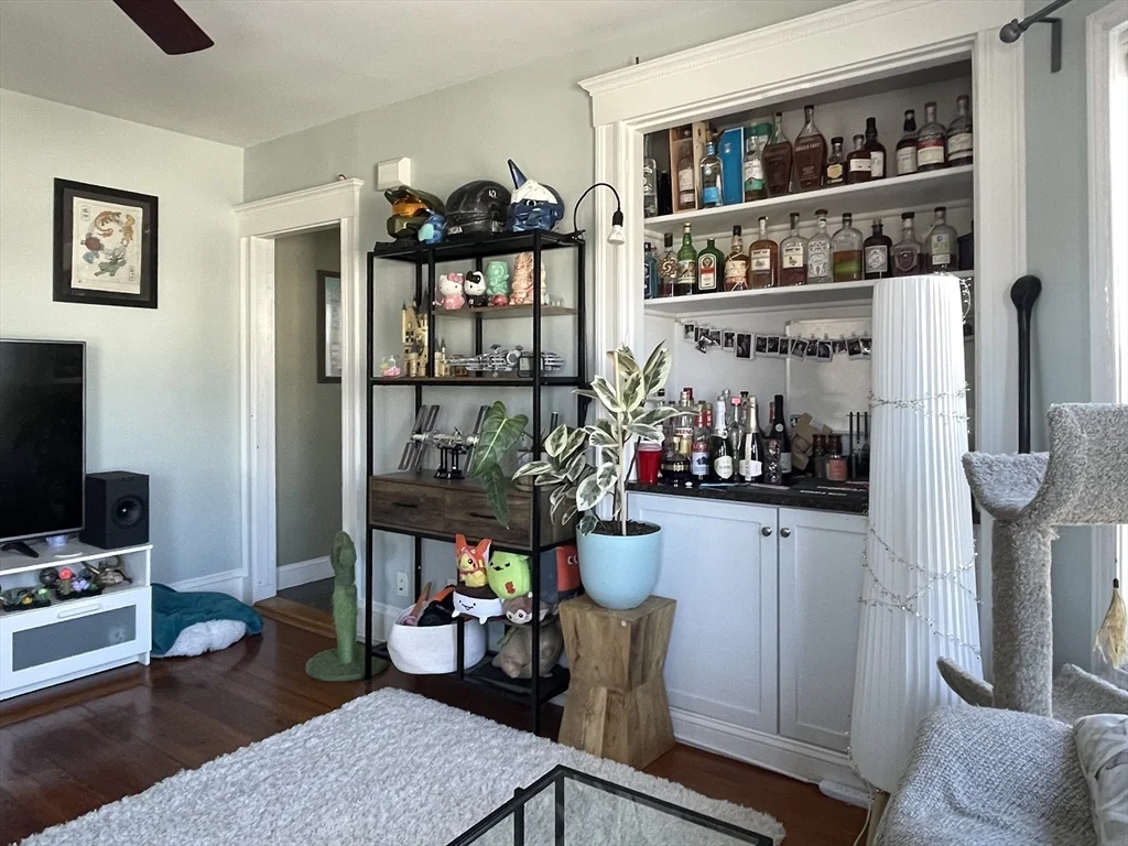 3 bed, 1 bath apartment for rent at 44 Radcliff Rd Unit 3, Somerville — photo 4 of 28