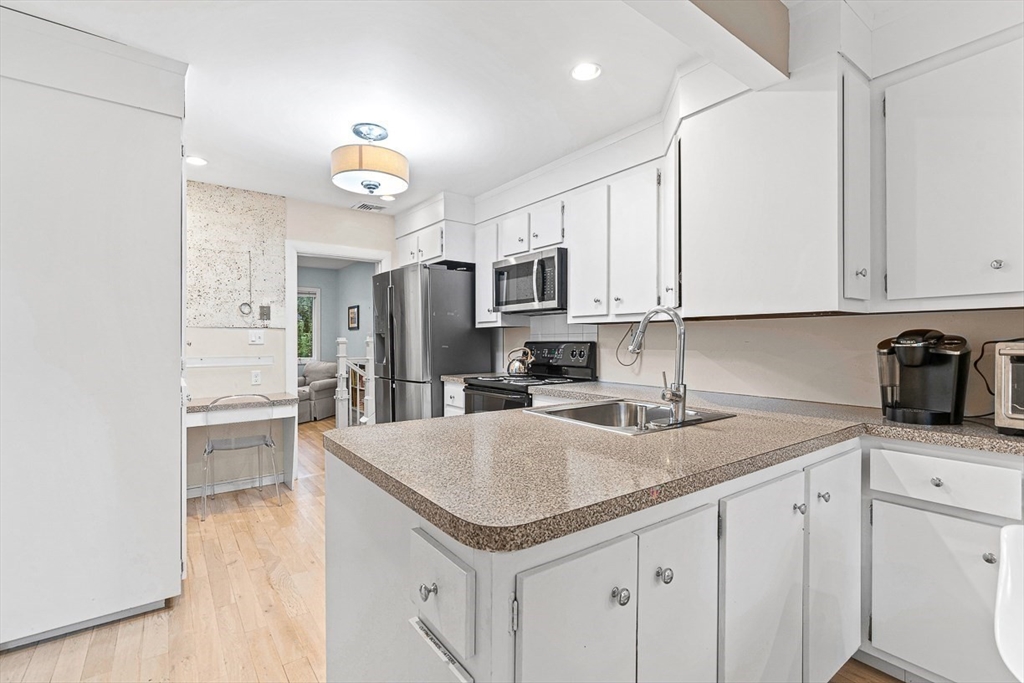 3 bed, 2 bath apartment for rent at 44 Rowena Rd, Newton — photo 8 of 23