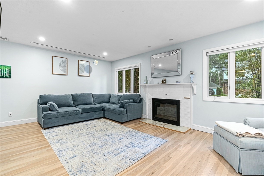 3 bed, 2 bath apartment for rent at 44 Rowena Rd, Newton — photo 4 of 23