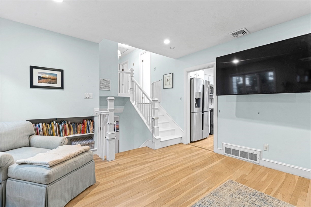 3 bed, 2 bath apartment for rent at 44 Rowena Rd, Newton — photo 3 of 23