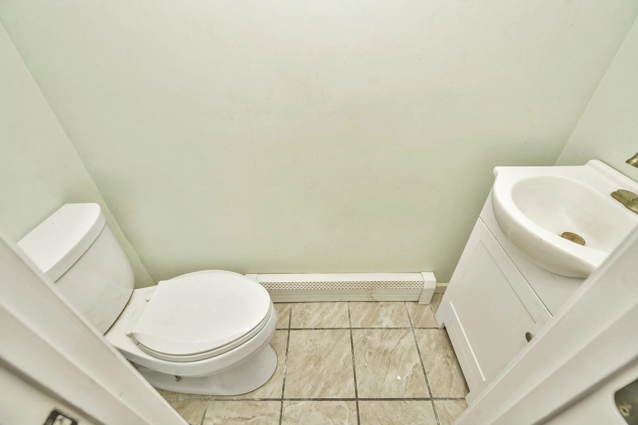 3 bed, 1 bath apartment for rent at 44 Russel St Unit E, Fall River — photo 6 of 12