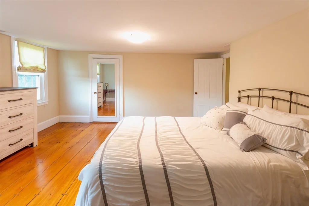 4 bed, 2 bath apartment for rent at 44 Russell St, Downtown — photo 19 of 25