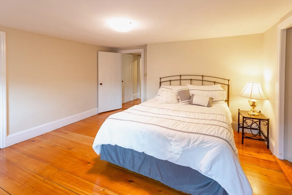 4 bed, 2 bath apartment for rent at 44 Russell St, Downtown — photo 18 of 25