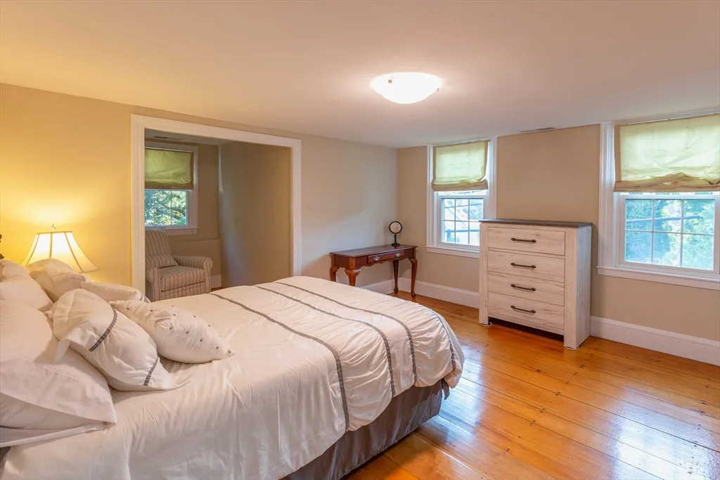 4 bed, 2 bath apartment for rent at 44 Russell St, Downtown — photo 17 of 25