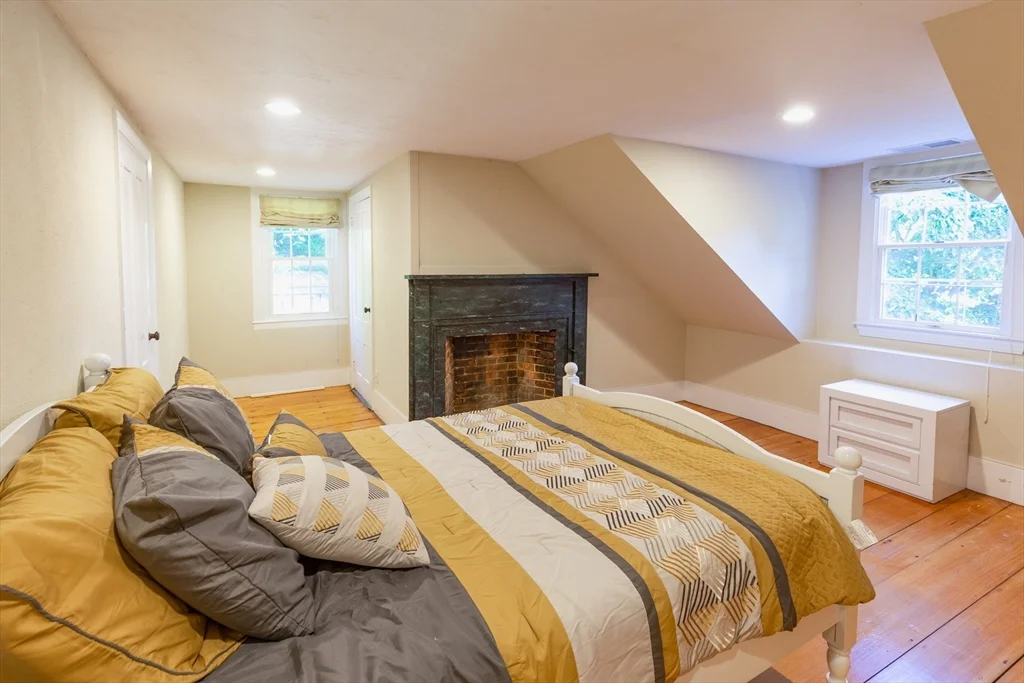 4 bed, 2 bath apartment for rent at 44 Russell St, Downtown — photo 21 of 25