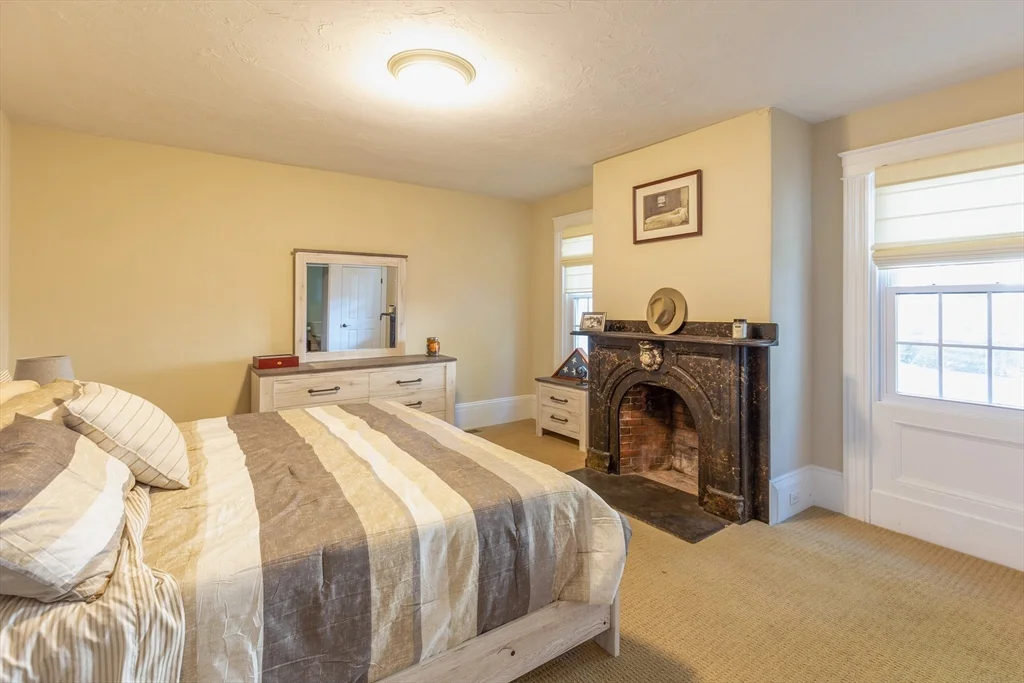 4 bed, 2 bath apartment for rent at 44 Russell St, Downtown — photo 12 of 25