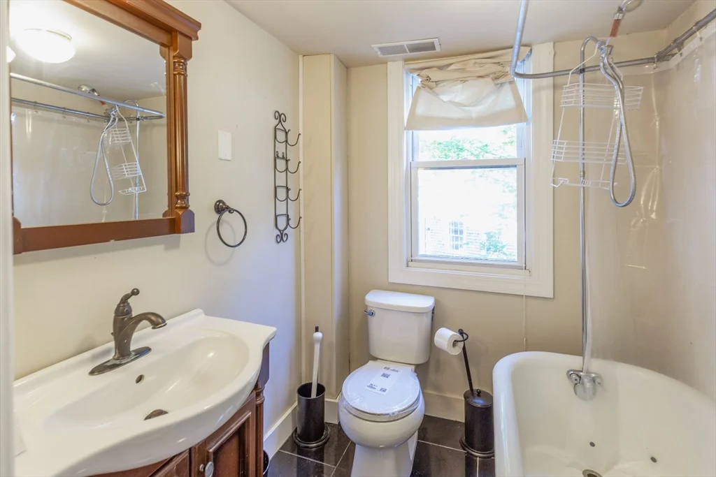 4 bed, 2 bath apartment for rent at 44 Russell St, Downtown — photo 20 of 25