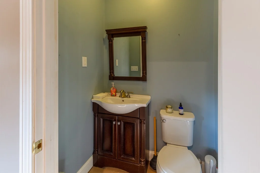 1 bed, 1 bath apartment for rent at 44 Russell St Unit R, Downtown — photo 17 of 18