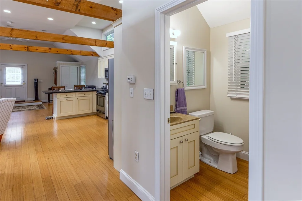1 bed, 1 bath apartment for rent at 44 Russell St Unit R, Downtown — photo 4 of 18