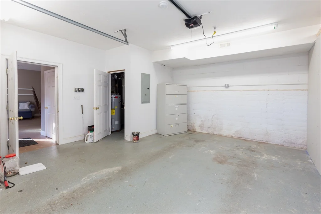 1 bed, 1 bath apartment for rent at 44 Russell St Unit R, Downtown — photo 16 of 18