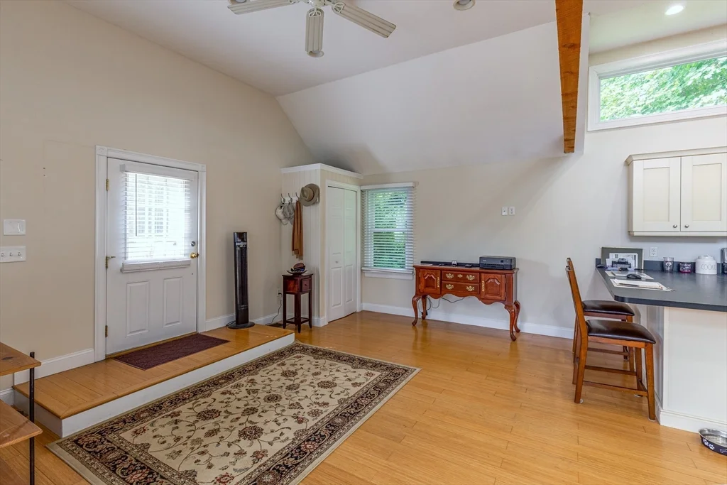 1 bed, 1 bath apartment for rent at 44 Russell St Unit R, Downtown — photo 10 of 18