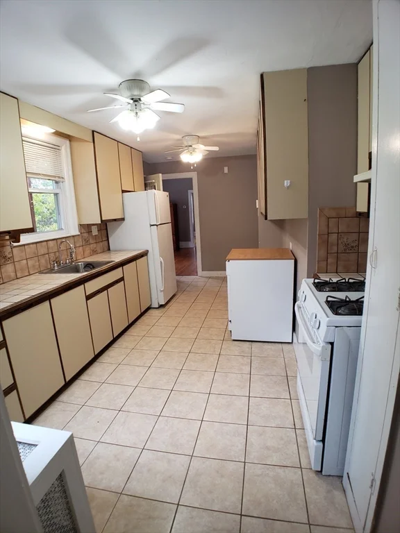 2 bed, 1 bath apartment for rent at 44 Sharon St Unit 1, Medford — photo 6 of 15