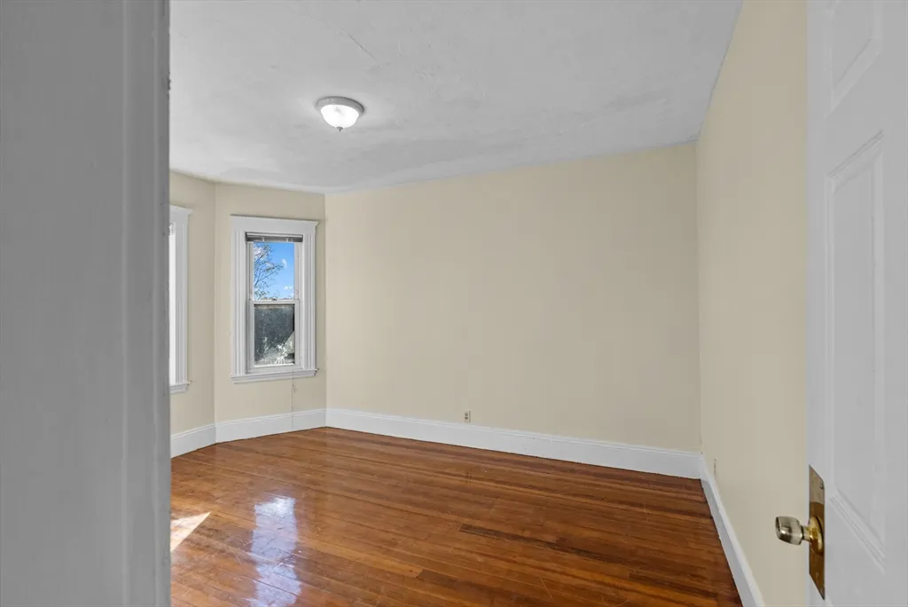 3 bed, 1 bath apartment for rent at 44 Speedwell St Unit 3, Dorchester — photo 20 of 24