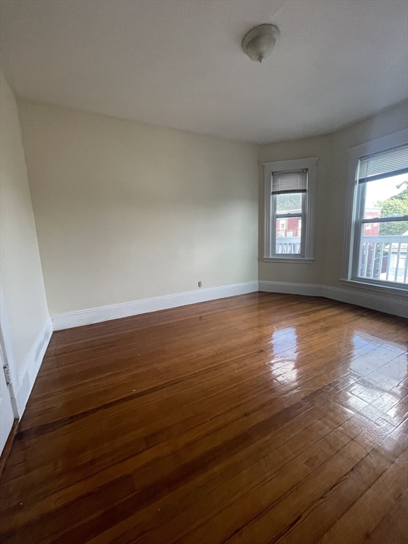3 bed, 1 bath apartment for rent at 44 Speedwell St Unit 3, Dorchester — photo 2 of 24