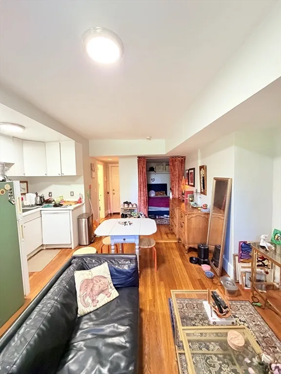 Studio bed, 1 bath apartment for rent at 44 The Fenway Unit 1, Fenway — photo 3 of 5