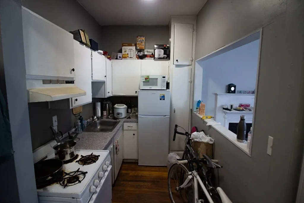 1 bed, 1 bath apartment for rent at 44 The Fenway Unit 8, Fenway — photo 3 of 5