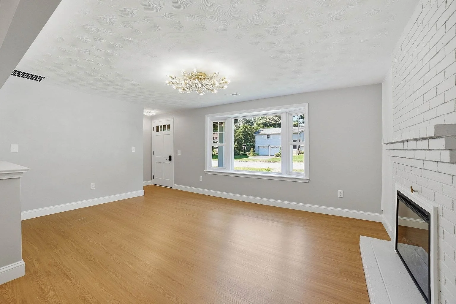 4 bed, 2 bath apartment for rent at 44 Topsfield Cir, Shrewsbury — photo 9 of 26