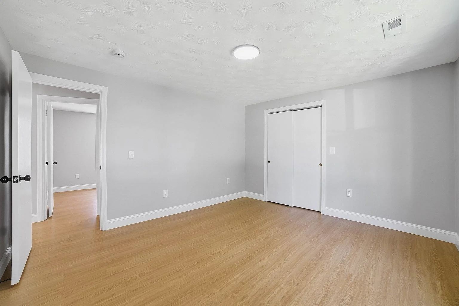 4 bed, 2 bath apartment for rent at 44 Topsfield Cir, Shrewsbury — photo 21 of 26