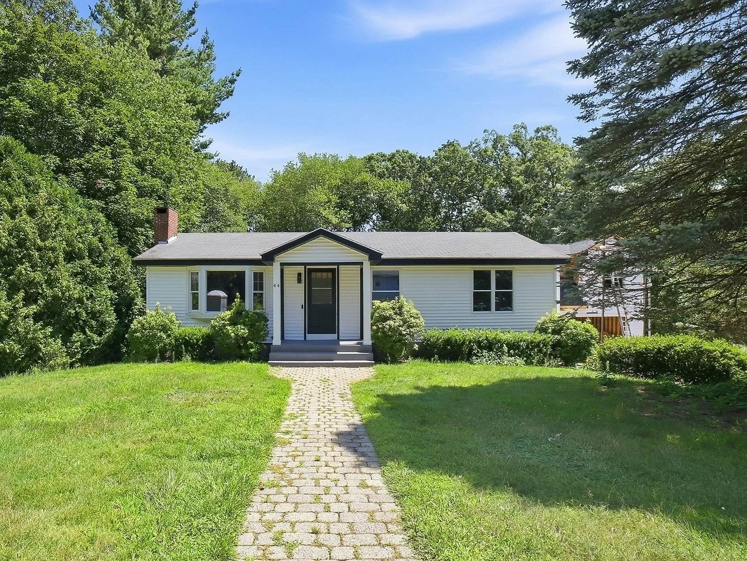 4 bed, 2 bath apartment for rent at 44 Topsfield Cir, Shrewsbury