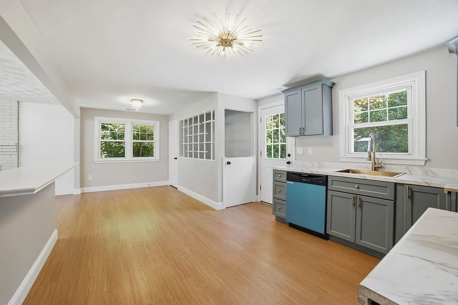 4 bed, 2 bath apartment for rent at 44 Topsfield Cir, Shrewsbury — photo 3 of 26
