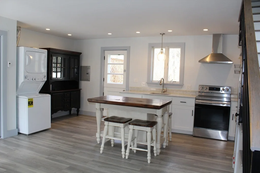 1 bed, 1 bath apartment for rent at 44 True Rd Unit 1, Salisbury — photo 3 of 17