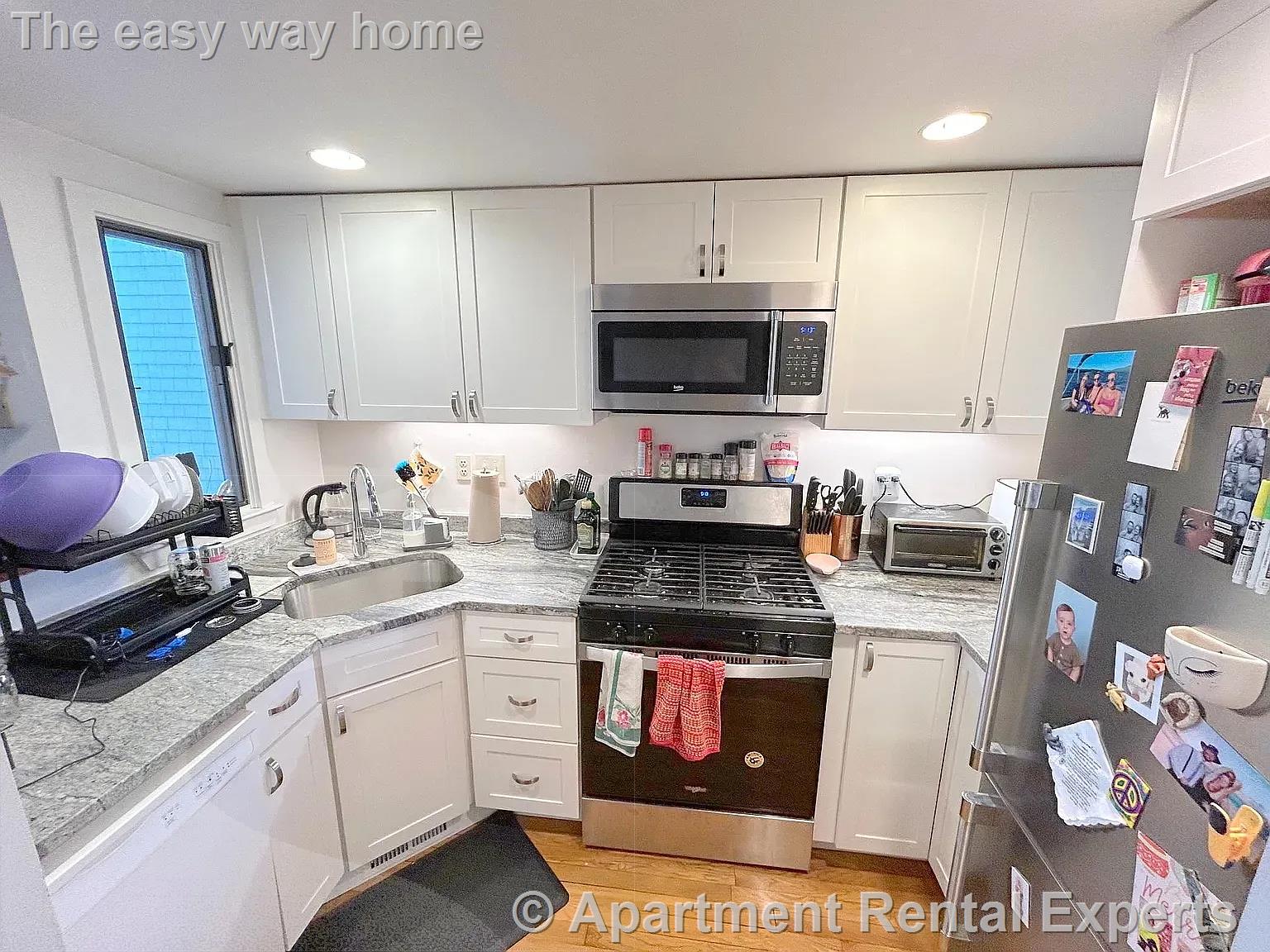3 bed, 2 bath apartment for rent at 44 Union St Unit B ( right side), Kendall Square — photo 1 of 18