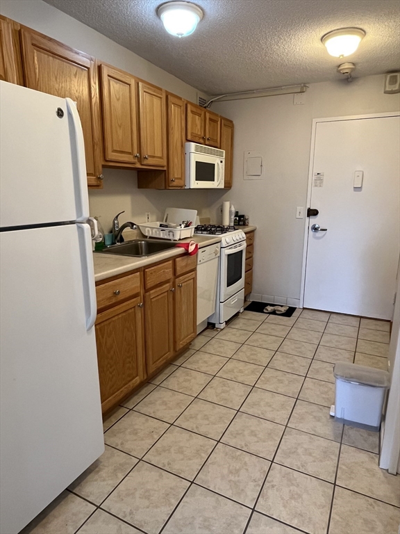 Studio bed, 1 bath apartment for rent at 44 Washington St Unit 206, Brookline Village — photo 2 of 20