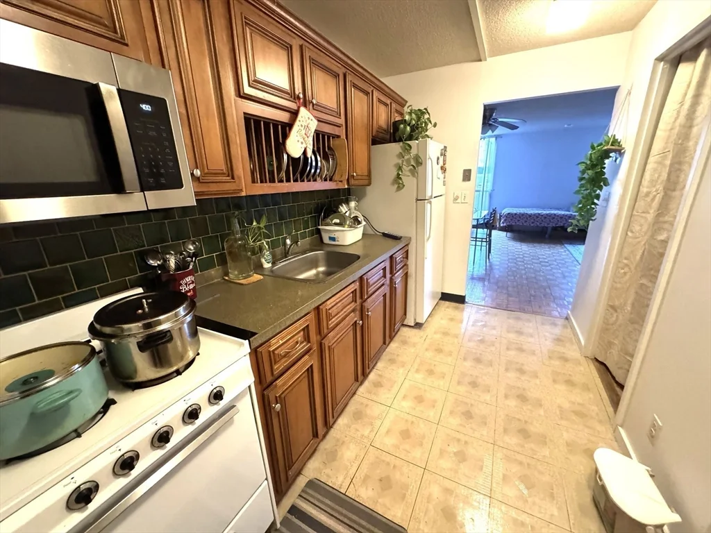 Studio bed, 1 bath apartment for rent at 44 Washington St Unit 208, Brookline Village — photo 3 of 13